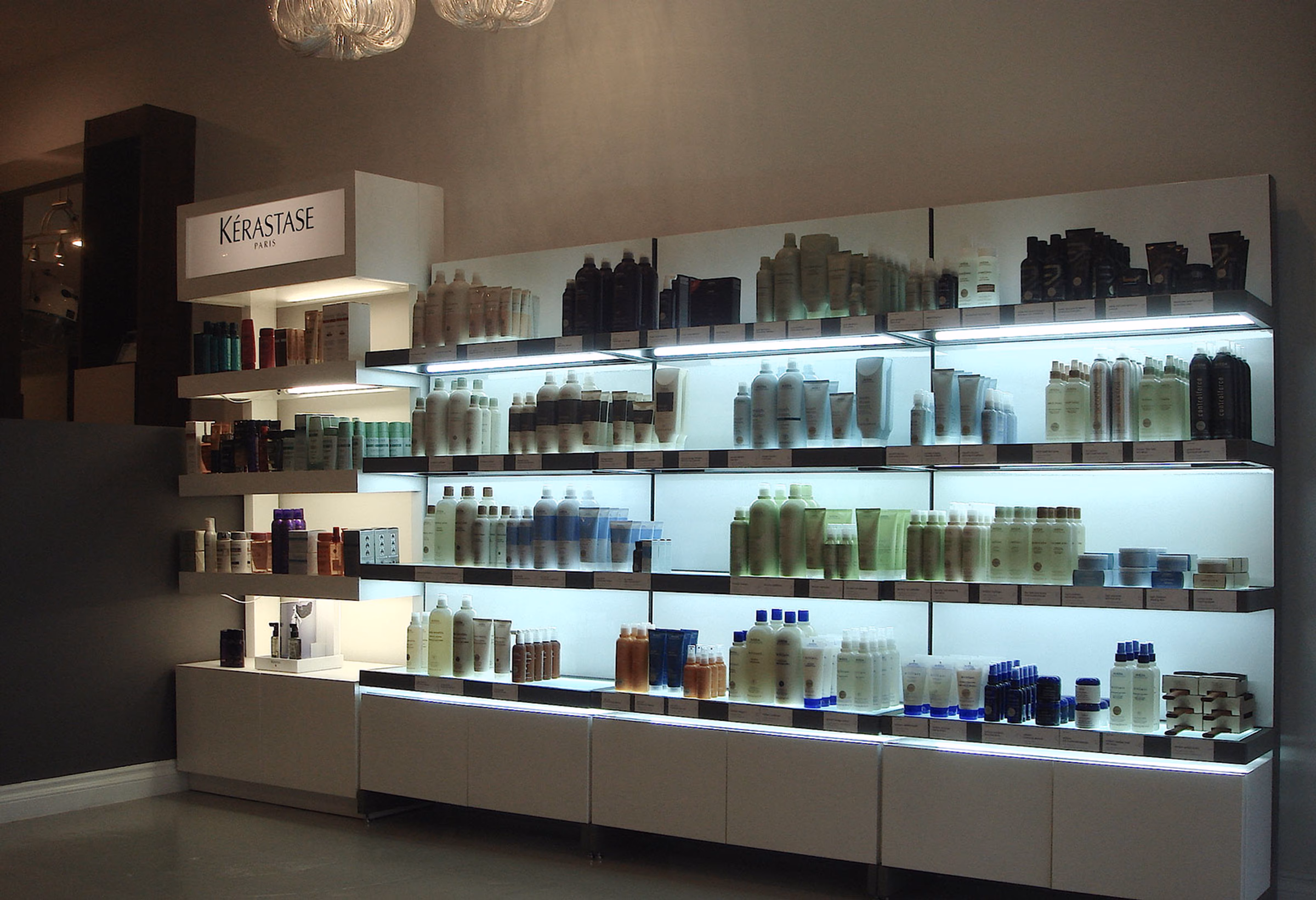 Salon Passione, Pasadena interior